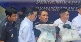 Bea Cukai Tarakan bersama BNN menggelar konferensi pers terkait pengungkapan upaya penyelundupan narkotika dan pemusnahan barang bukti pada Jumat (7/2). Foto: Dokumentasi Humas Bea Cukai - JPNN.com