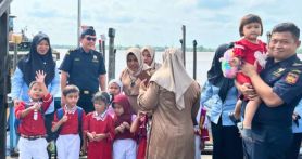 Bea Cukai Tembilahan menerima kunjungan murid PAUD Miftah Al Ulum pada Selasa (11/2). Foto: Dokumentasi Humas Bea Cukai - JPNN.com