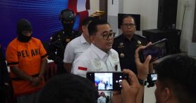 Kepala Kantor Bea Cukai Batam Zaky Firmansyah saat menyampaikan keterangan kepada awak media terkait upaya penyelundupan narkotika jenis sabu-sabu yang digagalkan petugas dari instansinya bersama Satresnarkoba Polresta Barelang. Foto: Dokumentasi Bea Cukai - JPNN.com