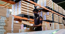Bea Cukai Kudus mempaparkan capaian penindakan rokok ilegal selama triwulan I tahun 2025. Foto: Bea Cukai - JPNN.com