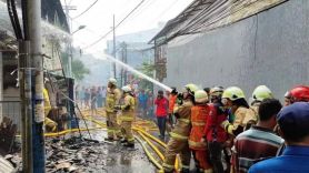 Kebakaran di Tambora Jakarta Barat, 9 Rumah Hangus - JPNN.com
