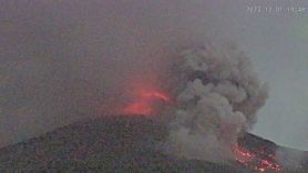 Malam Ini Gunung Merapi Muntahkan Awan Panas Guguran 2 Kali - JPNN.com