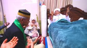 Ada Serban, Buku, dan Doa dari Tuan Guru Bagu untuk Ganjar Pranowo - JPNN.com