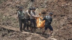 Dua Korban Longsor Cipongkor KBB Ditemukan Dalam Posisi Saling Berpelukan - JPNN.com