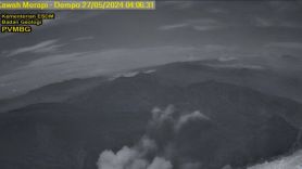 Gunung Dempo Erupsi, Embuskan Material Setinggi 300 Meter - JPNN.com