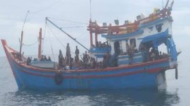 Lihat, Kapal Imigran Rohingya Terombang-ambing di Perairan Aceh - JPNN.com