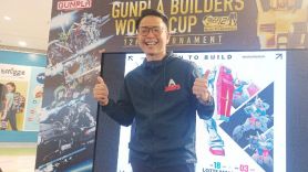 Ernest Prakasa Jadikan Hobi Rakit Gundam Mediator Bonding dengan Anak - JPNN.com