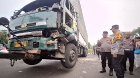 Momen Mencekam Truk Kontainer Tabrak Lari Belasan Kendaraan di Tangerang, Mengerikan - JPNN.com