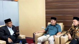 Yoyok Sukawi Menyambut Kiai Said Aqil di Bandara, Minta Dukungan buat Pilwalkot Semarang - JPNN.com