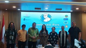 Happy Salma Akan Gelar Pementasan Monolog di Peringatan 100 Tahun Pramoedya - JPNN.com