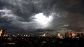 Waspada Cuaca Ekstrem di Riau 16-21 April 2024, Berpotensi Terjadi Bencana - JPNN.com