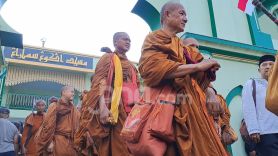 Kala Bhikkhu Thudong Singgah di Masjid Agung Semarang: Wujud Persaudaraan Lintas Iman - JPNN.com