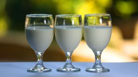 4 Bahaya Minum Susu Berlebihan, Tingkatkan Risiko Serangan Penyakit Ini - JPNN.com