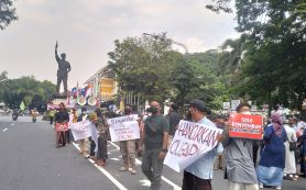 Masyarakat Solo Desak Jokowi Turun, Singgung Soal Oligarki - JPNN.com