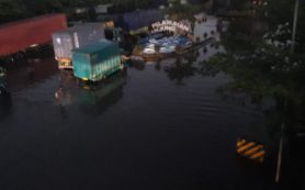 Berita Terkini Banjir Rob Semarang, Sukarelawan Masih Berjibaku - JPNN.com