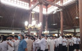 Lihatlah, Gelombang Massa Silih Berganti Beri Penghormatan Terakhir untuk Buya Syafii Maarif - JPNN.com