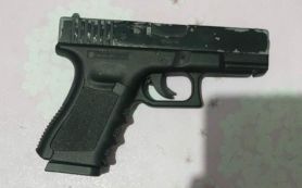 Keluarkan Pistol Paksa Teman Wanita Main Mobil Goyang di Perkantoran Wali Kota Kendari - JPNN.com