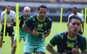 Sergio van Dijk Ungkap Alasan Ezra Walian Hengkang dari Persib - JPNN.com Jabar