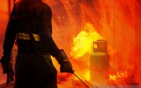 8 Unit Rumah di Asrama Kowilhan I Terbakar, Damkar Medan Kerahkan 9 Armada - JPNN.com Sumut