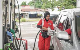 Harga BBM Pertamina Hingga Shell Alami Penurunan dari Bulan Sebelumnya - JPNN.com Kalsel
