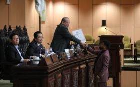 Senator Filep Wamafma Menginterupsi Ketua DPD RI Saat Sidang Paripurna, Begini Alasannya - JPNN.com Papua