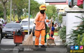 Memilukan, Petugas Kebersihan Jalan di Semarang Dipecat Sepihak dan Diumpat Seperti Binatang - JPNN.com Jateng