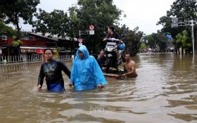 Situ Cilembun Meluap, Ratusan Rumah di Cibadak Lebak Terendam Banjir - JPNN.com Banten