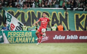 Samsul Arif Jadi Korban Sorakan Suporter Persebaya, Reaksinya Tak Terduga - JPNN.com Bali