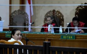 Saksi Eks Bupati Eka Wiryastuti Pasang Badan: Saya Bodoh, tetapi Tidak Senekat Itu - JPNN.com Bali