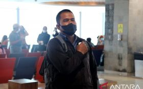 HUT ke-77 RI Terasa di Bandara Ngurah Rai Bali, Lihat Aksi Penumpang Ini - JPNN.com Bali