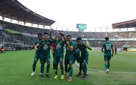 Aji Santoso Puas Persebaya Bungkam Bali United, Ini yang Masih Kurang - JPNN.com Bali