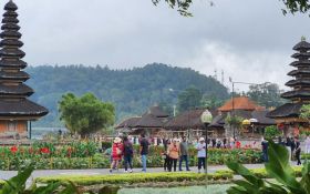 DTW Ulun Danu Beratan Siaga WNA Nakal, Perda Desa Presisi Jadi Senjata - JPNN.com Bali