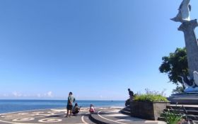Libur Umanis Galungan, Pantai Lovina Buleleng Diserbu Turis Domestik  - JPNN.com Bali