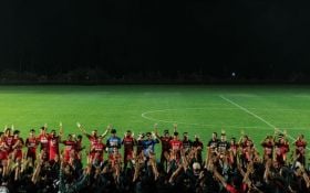Suporter Bali United Mendadak Memadati TC Pantai Purnama Pakai Baju Hitam, Ada Apa? - JPNN.com Bali