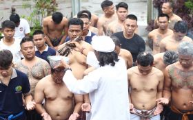 Puluhan WBP Lapas Narkotika Bangli Melukat, Momen Menyucikan Jiwa & Pikiran - JPNN.com Bali