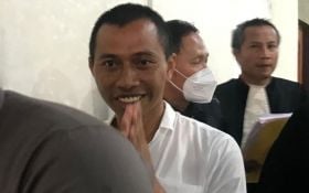 Hakim PN Denpasar Vonis Bebas Pemelihara Landak Jawa, Spontan Sujud Syukur - JPNN.com Bali