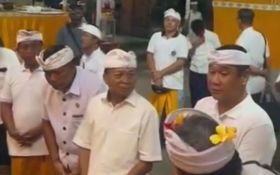 Koster Kagum Ada Odalan Khusus Kelapa, Sebut Kearifan Lokal yang Patut Dilestarikan - JPNN.com Bali