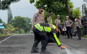 AKBP Endang Sorot Jalan Denpasar – Gilimanuk Banyak Lubang Jelang Libur Nataru - JPNN.com Bali