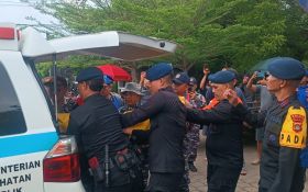 Detik-detik Penemuan Jenazah Penumpang KMP Citra Mandala Sakti di Perairan Buleleng - JPNN.com Bali