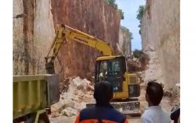 Tebing Pantai Tanah Barak Longsor, Akses Tertutup, BPBD Bali Bergerak - JPNN.com Bali