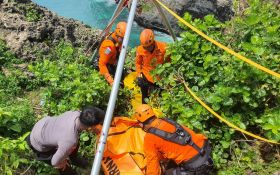 Mayat Cewek Berbikini Hitam Ditemukan di Tebing Pura Luhur Uluwatu Bali, Diduga WNA - JPNN.com Bali