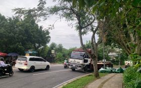 Truk Tronton Mogok, Arus Lalu Lintas Menuju Sawangan Nusa Dua Tersendat - JPNN.com Bali