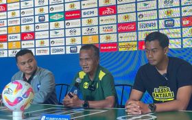 Barito Putera vs Persebaya: Frans Sinatra Optimistis, Kemenangan Kontra MU Jadi Modal - JPNN.com Bali