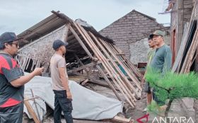 Jembrana Bali Diterjang Angin Kencang, Sebagian Rumah Roboh, Mayoritas Atap Rusak - JPNN.com Bali