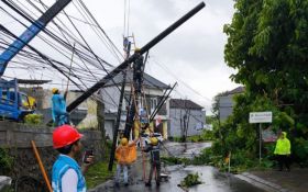 Cuaca Bali Lagi Buruk, 137 Ribu Pelanggan Listrik Terdampak, PLN Berjibaku - JPNN.com Bali