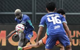 Striker Asing Persita Ayom Majok Siap Melawan Bali United, Sebut Liga 1 Keras - JPNN.com Bali