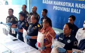 BNNP Bali Tangkap Cewek Malaysia, Simpan SS di Alat Kelamin, Duh Gusti - JPNN.com Bali