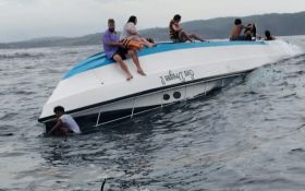 Boat Berpenumpang 11 WNA Terbalik Dihantam Ombak di Perairan Bali, Satu Tewas - JPNN.com Bali