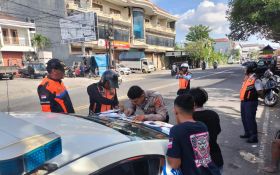 Polresta Denpasar Sikat Parkir Liar di Jalan Kargo, Tiga Truk Bandel Jadi Sasaran - JPNN.com Bali