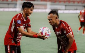 Transformasi Irfan Jaya dari Winger ke Playmaker Berhasil: Saya Nyaman - JPNN.com Bali